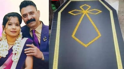 ഭാ​ര്യയുടെ മൃതദേഹത്തിൽ പൂക്കൾ വിതറി, ഭർത്താവും തൂങ്ങിമരിച്ചു ; 26-ാം വിവാഹ വാർഷിക ദിവസം ദമ്പതികൾ ജീവനൊടുക്കി