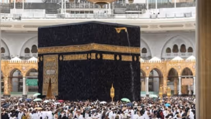 സൗദി അറേബ്യയിൽ കനത്ത മഴ; റോഡുകളിൽ വെള്ളക്കെട്ട്, ജാഗ്രതാ നിർദ്ദേശം