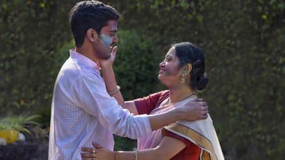 20 -കളിൽ മാതാപിതാക്കളോടൊപ്പം കഴിയുന്നത് തോൽവിയാണോ? അതോ സാമ്പത്തികഭദ്രതയോ? ചർച്ചയായി പോസ്റ്റ്