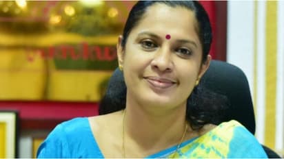 'ഹണിക്ക് കിട്ടിയ നീതി എല്ലാ പെണ്ണുങ്ങൾക്കും കിട്ടട്ടെ';അശ്ലീല കമന്റിട്ടയാളുടെ പേരുമായി പി പി ദിവ്യ, പരാതി നൽകി