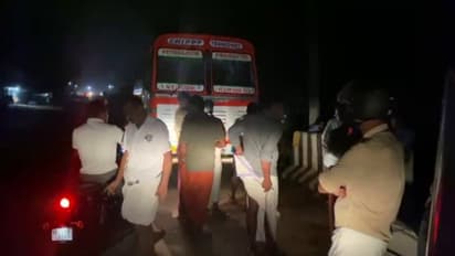 സംശയകരമായി ടാങ്കർ കണ്ട് നാട്ടുകാർ കൂടിയപ്പോൾ 2 പേർ ഇറങ്ങിയോടി; അസഹ്യമായ ദുർഗന്ധം, മാലിന്യ ലോറി പിടിച്ചെടുത്തു