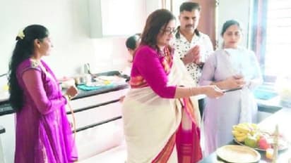 ಮಂಡ್ಯದಲ್ಲಿ ಹೊಸ ಮನೆ ಪೂಜೆ ನೆರವೇರಿಸಿದ ಮಾಜಿ ಸಂಸದೆ: ಕುತೂಹಲಕ್ಕೆ ಕಾರಣವಾದ ಸುಮಲತಾ ನಡೆ!