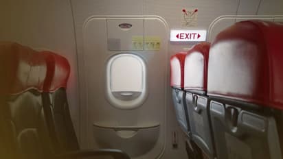 प्रेमिका से झगड़ा, युवक ने खोल दिया विमान का दरवाजा-जानें आगे का ड्रामा