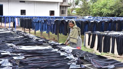 ಬಾಂಗ್ಲಾ ರಾಜಕೀಯ ಅರಾಜಕತೆ:  ಬಳ್ಳಾರಿ ಜೀನ್ಸ್‌ಗೆ ಬಂತು ಭಾರೀ ಬೇಡಿಕೆ!