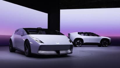 സ്മാർട്ട് ടെക്നോളജി, ഹൈടെക് ഫീച്ചറുകൾ, ലംബോർഗിനി ലുക്കും! രണ്ട് ഇലക്ട്രിക് കാറുകളുമായി ഹോണ്ട