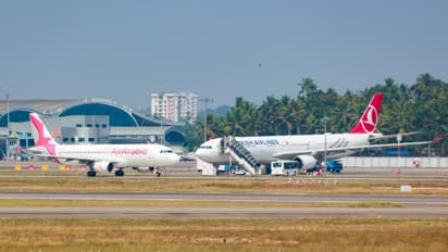 പക്ഷി പ്രശ്നം തീർക്കണം, തിരുവനന്തപുരത്ത് വിമാനത്തിൽ പക്ഷികൾ ഇടിക്കുന്നത് പതിവ്; യോഗം വിളിച്ച് മുഖ്യമന്ത്രി