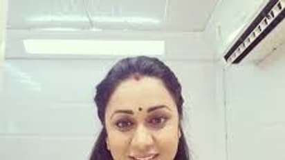 ఆ స్టార్ హీరో కంటే 6 ఏళ్ళు చిన్నదాన్ని, అయినా అమ్మగా నటించా..తిట్టించుకోవాల్సి వచ్చేది 