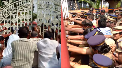 ഗേറ്റ് തുറന്ന് ബിഷപ്പ് ഹൗസിലേക്ക് കടക്കാൻ വിമത വിഭാഗം; തടഞ്ഞ് പൊലീസ്, അങ്കമാലി അതിരൂപത ആസ്ഥാനത്ത് സംഘർഷം