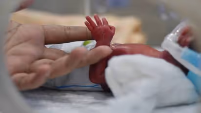  ಕಸದಲ್ಲಿ ಸಿಕ್ಕಿದ್ದ ಶಿಶು ಹಿಂದೆ ಅಪ್ರಾಪ್ತೆ ಪ್ರೇಮ ಪುರಾಣ: ಆಟೋ ಚಾಲಕ ಜೈಲಿಗೆ