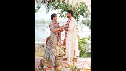 விஜய் டிவி சீரியல் வில்லி நடிகை ஸ்ரேயாவுக்கு நடந்த நிச்சயதார்த்தம்! வைரல் போட்டோஸ்!