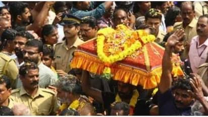 മകരവിളക്കിനൊരുങ്ങി ശബരിമല; തിരുവാഭരണവും വഹിച്ചുള്ള ഘോഷയാത്ര ഇന്ന് പന്തളത്ത് നിന്ന് പുറപ്പെടും