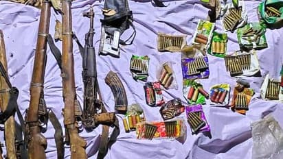 'എകെ 56, ബോർ ബാരൽ അടക്കം 15 തോക്കും തിരകളും', രഹസ്യവിവരം, കാട്ടിലെ തെരച്ചിലിൽ നക്സലുകളുടെ ആയുധശേഖരം കണ്ടെത്തി