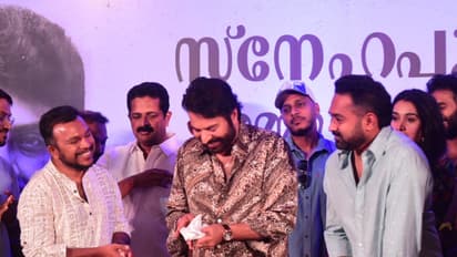 മമ്മൂട്ടി ചേട്ടനും 'രേഖ'യും ചിത്രത്തിന് പിന്നിലുള്ളവരും; ഫോട്ടോകൾ കാണാം