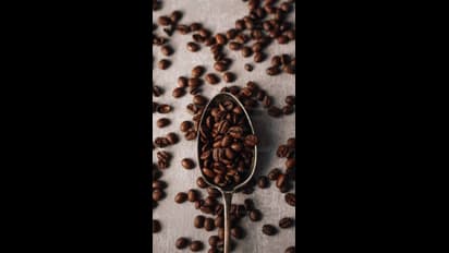 காபி - டீ : காலையில் குடிப்பதற்கு இரண்டில் எது சிறந்தது? 