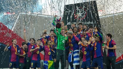 Gerard Pique mocks Iker Casillas after Barcelona's 5-2 Spanish Super Cup triumph over Real Madrid (WATCH)