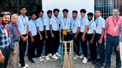 നിമിഷങ്ങൾക്കുള്ളിൽ ചൂൽ തയ്യാർ, തെങ്ങോലയിൽ നിന്ന് ഈർക്കിൽ വേർതിരിക്കുന്ന യന്ത്രവുമായി ഐടിഐ വിദ്യാർത്ഥികൾ