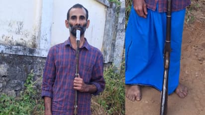 ഇടുക്കിയിൽ വനത്തിൽ 4 പേർ, കൈയ്യിൽ നാടൻ തോക്ക്, ഉദ്യോഗസ്ഥന് നേരെ ചൂണ്ടി, കല്ലുകൊണ്ടും ആക്രമണം; ഒരാൾ പിടിയിൽ