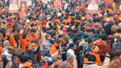 महाकुंभ 2025: इंजीनियरिंग और मॉडलिंग को छोड़कर सनातन धर्म की शरण में युवा, क्या है वजह?