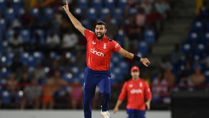 പാക് വംശജനായ ഇംഗ്ലണ്ട് പേസര്‍ക്ക് ഇന്ത്യന്‍ വിസ ലഭിക്കാന്‍ വൈകും! ഇംഗ്ലണ്ട് കാംപില്‍ ആശങ്ക