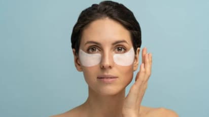 കണ്ണിന് ചുറ്റുമുള്ള കറുത്ത പാടുകള്‍ മാറ്റാന്‍ പരീക്ഷിക്കേണ്ട ടിപ്സുകള്‍