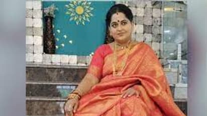 ரஜினிகாந்த் காலில் விழுந்து வணங்க ரிகர்ஷல் பாத்துட்டு வந்த நடிகை: நடந்தது வேறு: ஷாக்கான நடிகை!