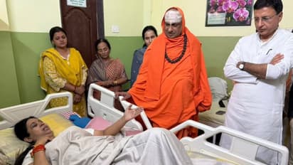 Belagavi: ಸಚಿವೆ ಲಕ್ಷ್ಮೀ ಹೆಬ್ಬಾಳ್ಕರ್‌ ಆರೋಗ್ಯ ವಿಚಾರಿಸಿದ ಸುತ್ತೂರು ಶ್ರೀ, ಹಾಜರಿದ್ದ ಡಿಕೆ ಶಿವಕುಮಾರ್!