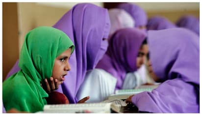 സര്ക്കാര് സ്കൂളിൽ അധ്യാപികയായി ജോലി ചെയ്തത് 9 വർഷം ; പക്ഷേ, രേഖകളെല്ലാം വ്യാജം, ഒടുവിൽ പാക് യുവതി പിടിയില്