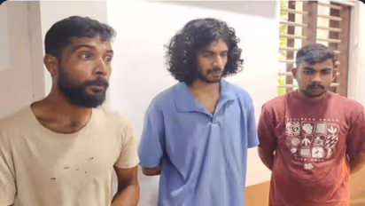 കോഴിക്കോട്ടെ പുതിയ വീട്, ആൾതാമസമില്ല, പക്ഷേ എസി ഫുൾടൈം ഓൺ! അകത്ത് ക്ലബ്ബ്, ഹൈബ്രിഡ് കഞ്ചാവ്; 3 പേർ പിടിയിൽ