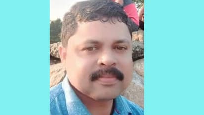 റോഡരികിൽ നിർത്തിയിട്ട കാറിൽ അനക്കമില്ലാതെ രണ്ടുപേർ, ഒരാൾ മരിച്ച നിലയിൽ, സഹയാത്രികൻ ​ഗുരുതരാവസ്ഥയിൽ