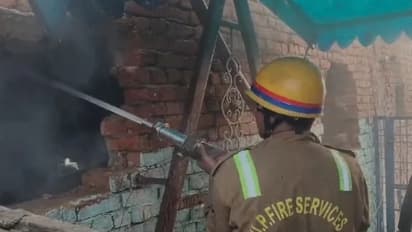 ഉറങ്ങിക്കിടക്കുമ്പോൾ വീടിന് തീപിടിച്ചു; കുട്ടികൾ ഉൾപ്പെടെ ഒരു കുടുംബത്തിലെ നാല് പേർക്ക് ദാരുണാന്ത്യം