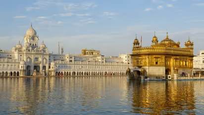 Chaos at Golden Temple: Five injured as attacker storms Shri Guru Ramdas Sarai with iron rod (WATCH)
