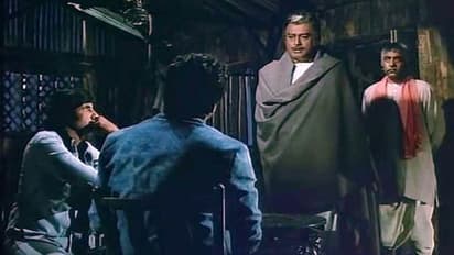 शोलेचा हटवलेला क्लायमॅक्स: ठाकूर मारतो गब्बरला