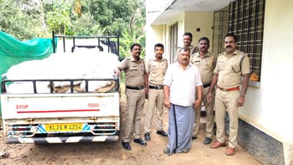 സ്കൂളിനോട് ചേർന്ന് വലിയ വാടക വീട്, ഉള്ളിൽ നടക്കുന്നത് വേറെ, 50 ചാക്ക് ഹാൻസ്; കയ്യോടെ പിടികൂടി പൊലീസ്