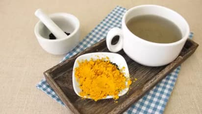 सेहत का खजाना है हल्दी-जीरा पानी ! ऐसे करें सेवन