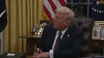 വിമർശനം കടുത്തു, ട്രംപിന് മനംമാറ്റം! മെക്സിക്കോക്കുള്ള 25% നികുതി മരവിപ്പിച്ചു, കാനഡയുമായി ചർച്ച നടത്തും