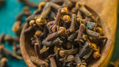 ഭക്ഷണത്തില്‍ ഗ്രാമ്പൂ ഉള്‍പ്പെടുത്തൂ; അറിയാം ഗുണങ്ങള്‍