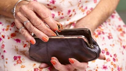 സ്വന്തം അമ്മയെപ്പോലെ എന്ന് പറഞ്ഞു, കള്ളക്കണ്ണീരൊഴുക്കി, 70 -കാരിയിൽ നിന്നും തട്ടിയെടുത്തത് 66 ലക്ഷം