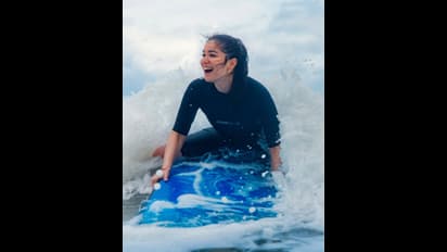 ಸಮುದ್ರದ ಅಲೆಗಳೊಂದಿಗೆ ಸಾರಾ ತೆಂಡೂಲ್ಕರ್ ಜಾಲಿ ಜಾಲಿ; ಹಾಲುಗೆನ್ನೆ ಚೆಲುವೆಗೆ ಹೊಸ ಲವ್ವಾ?