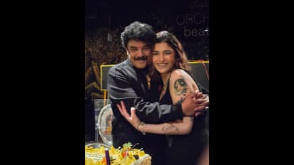 ஒட்டுமொத்த கோலிவுட்டும் இங்கதான் இருக்கு; வைரலாகும் சுந்தர் சி-யின் பர்த்டே பார்ட்டி போட்டோஸ்