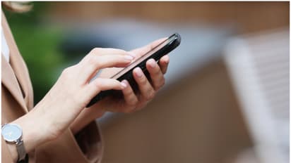 'പല ഫോണുകളിൽ പല വില', ബാറ്ററി ചാർജ് അനുസരിച്ചും മാറുമെന്ന് ആരോപണം; യൂബറിനും ഒലയ്ക്കും നോട്ടീസ് അയച്ച് കേന്ദ്രം