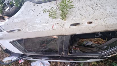 ವಿಜಯಪುರ: ಮರಕ್ಕೆ ಕಾರು ಡಿಕ್ಕಿ, ಸ್ಥಳದಲ್ಲೇ ಮೂವರ ದುರ್ಮರಣ