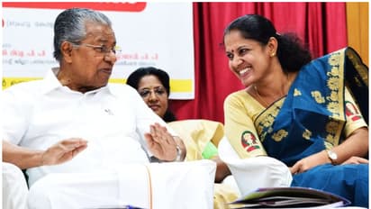 'എന്റെ പാഠപുസ്തകത്തിലെ ഹീറോ...'; മടിയിൽ കനമില്ലെങ്കിൽ നമ്മൾ ഭയക്കേണ്ടതില്ലെന്നു പഠിപ്പിച്ചിട്ടുണ്ടെന്ന് ദിവ്യ