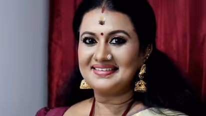 'ഒരു സീരിയലിനു വേണ്ടി 200 സാരി വരെ വാങ്ങാറുണ്ട്'; കാരണം വ്യക്തമാക്കി ദേവി ചന്ദന