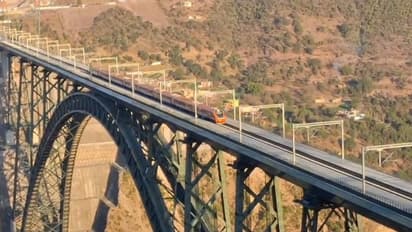 আইফেল টাওয়ার থেকেও উঁচু! চেনাব রেল ব্রিজ যা বিশ্বের সর্বোচ্চ সেতু