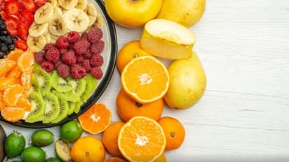 வெறும் வயிற்றில் பழங்களை சாப்பிடலாமா? பழங்கள் சாப்பிட சிறந்த நேரம் எது?