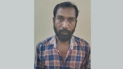 അർത്തുങ്കൽ പള്ളിപ്പെരുന്നാളിന് ലഹരി കൂട്ടാൻ അനധികൃത വിദേശമദ്യം, ബൈക്കിലും ബാഗിലും 21 കുപ്പികൾ, 39കാരൻ പിടിയിൽ 