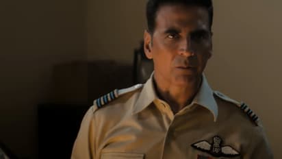 പച്ചക്കള്ളം ! തിയറ്ററിൽ സീറ്റുകൾ കാലി; എങ്ങനെ 100 കോടിയായി? സ്കൈ ഫോഴ്സ് കളക്ഷൻ 'ഫേയ്ക്കെ'ന്ന് ട്രാക്കർ