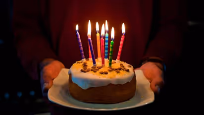 'ഹാപ്പി ബർത്ത് ഡേ ചോർ'; കള്ളനെ കയ്യോടെ പിടികൂടി താമസക്കാർ, പിന്നാലെ പിറന്നാളാഘോഷവും