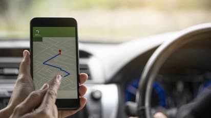 ഗൂഗിൾ മാപ്പ് നോക്കി 5 പേർ കുട്ടനാട് കാണാനിറങ്ങി, കുറേ ദൂരം മുന്നോട്ടെത്തി, വളച്ച കാർ വീണത് തോട്ടിൽ!