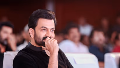 'അബ്രാം ഖുറേഷി ഈസ് ബാക്ക്';  എമ്പുരാൻ ആവേശത്തില്‍ മമ്മൂട്ടിയും, ഒപ്പം മറ്റ് താരങ്ങളും 